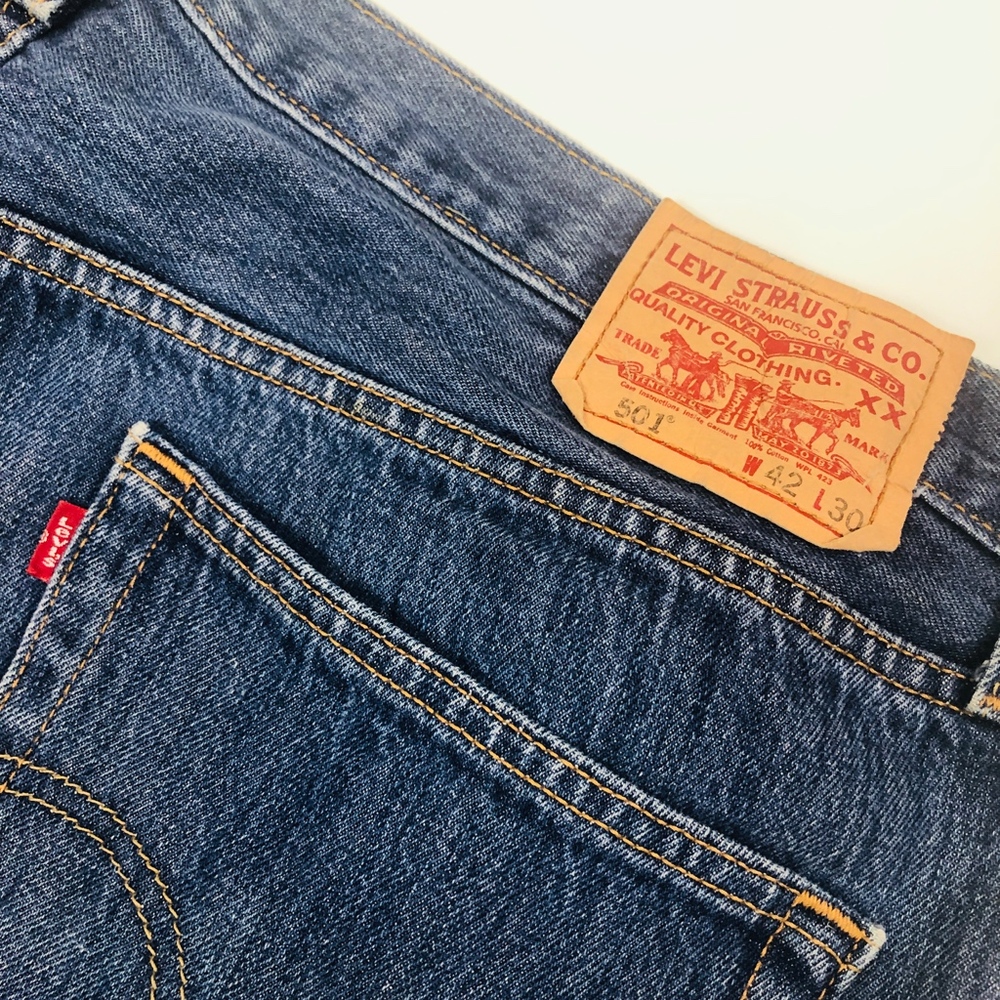 [Levi’s] Men's Med Wash 501 Straight Leg Jeans - Picture 6 of 8
